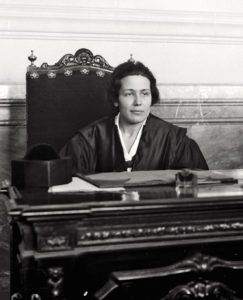 Victoria Kent, 1ºabogada española, 1925. Imagen en Dominio Público